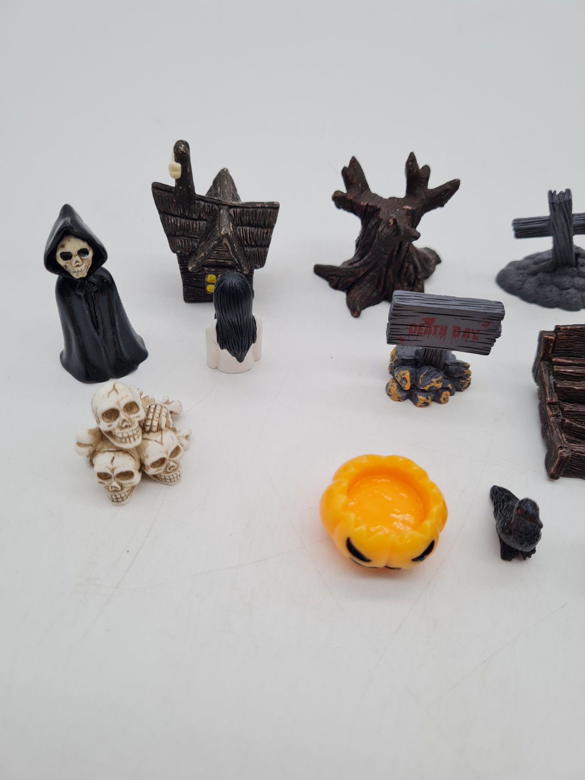 21-Piece Halloween Miniature Garden Ornament Set â€” photograph 2