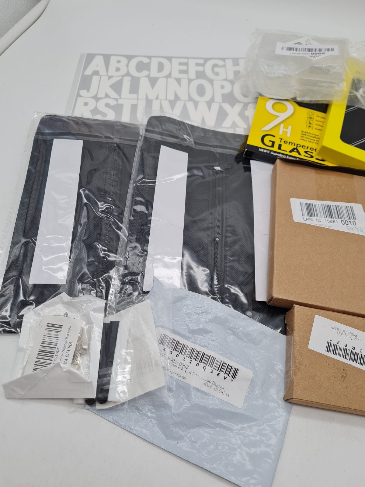 Mixed bundle of items — photograph 2