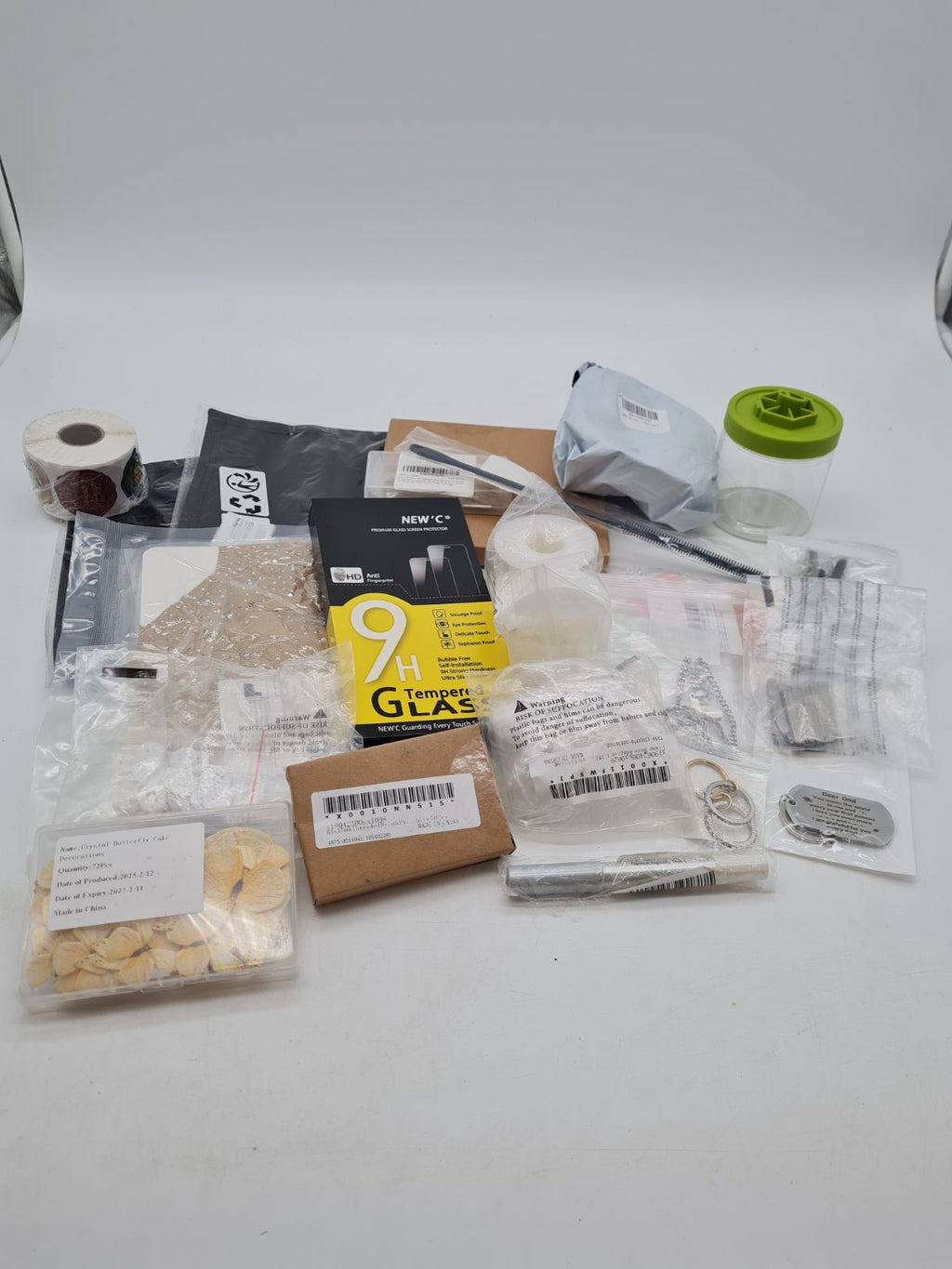 Bundle mix of random items â€” photograph 1
