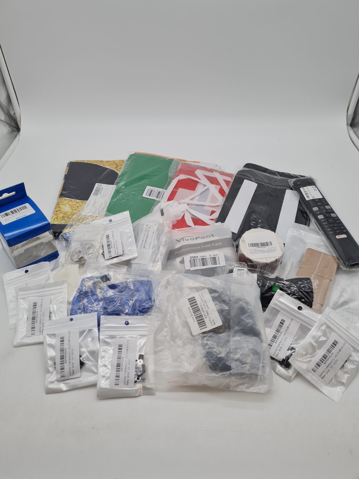 Random bundle â€” photograph 1