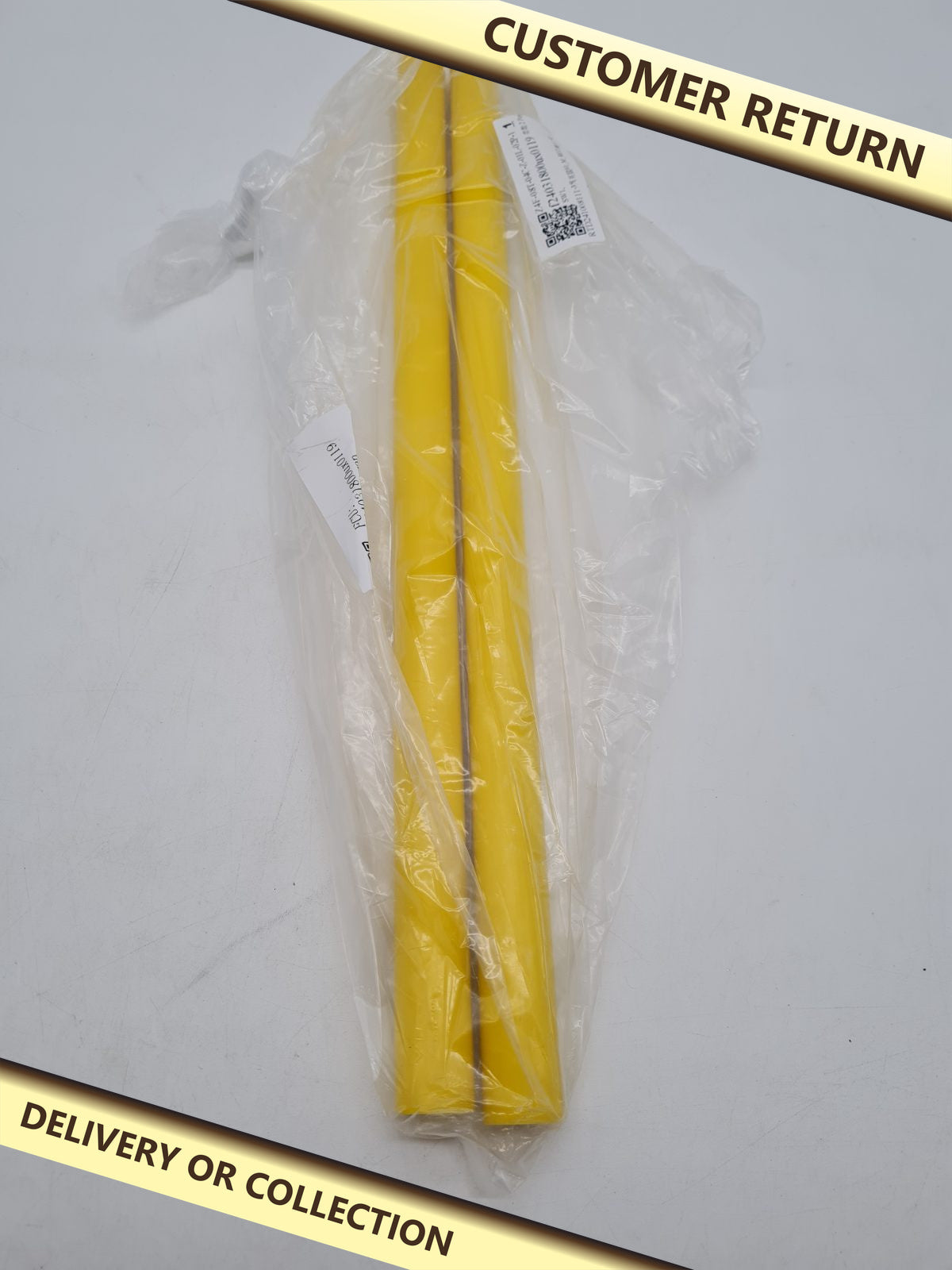 Plastic round rods — photograph 1 — Customer return; auction delivery information shown on image