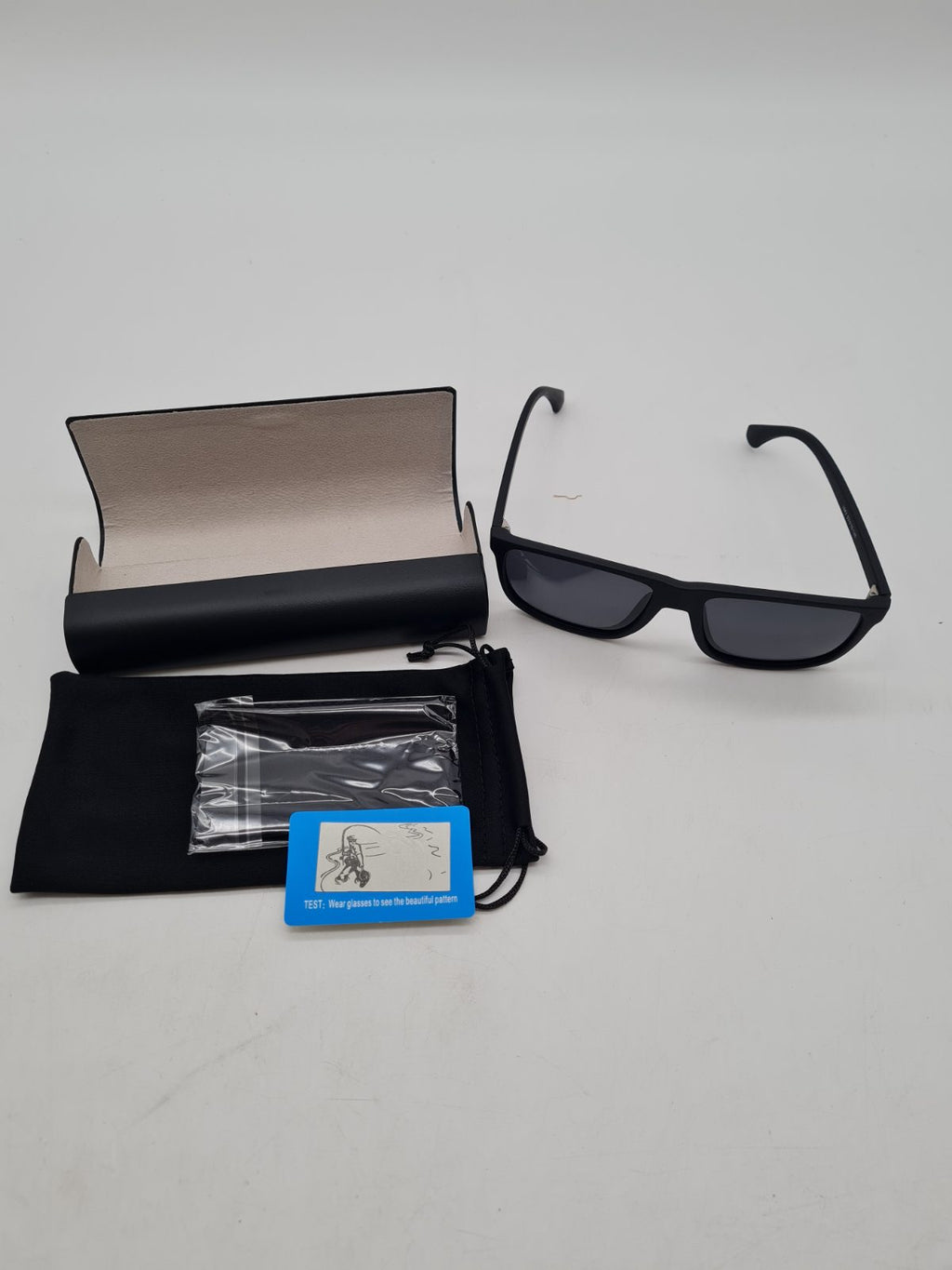 Rectangular-frame sunglasses â€” photograph 1