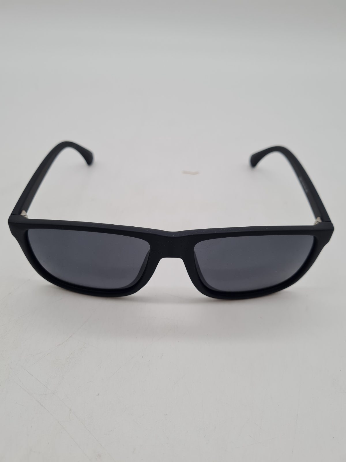 Rectangular-frame sunglasses â€” photograph 2