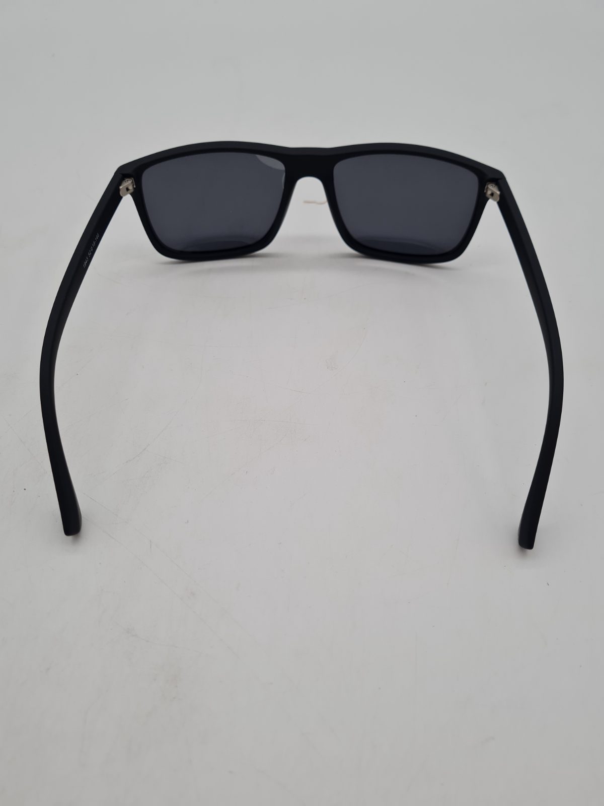Rectangular-frame sunglasses â€” photograph 3