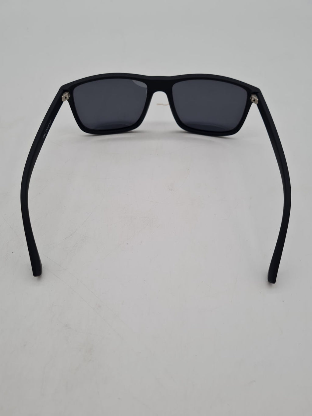 Rectangular-frame sunglasses â€” photograph 3