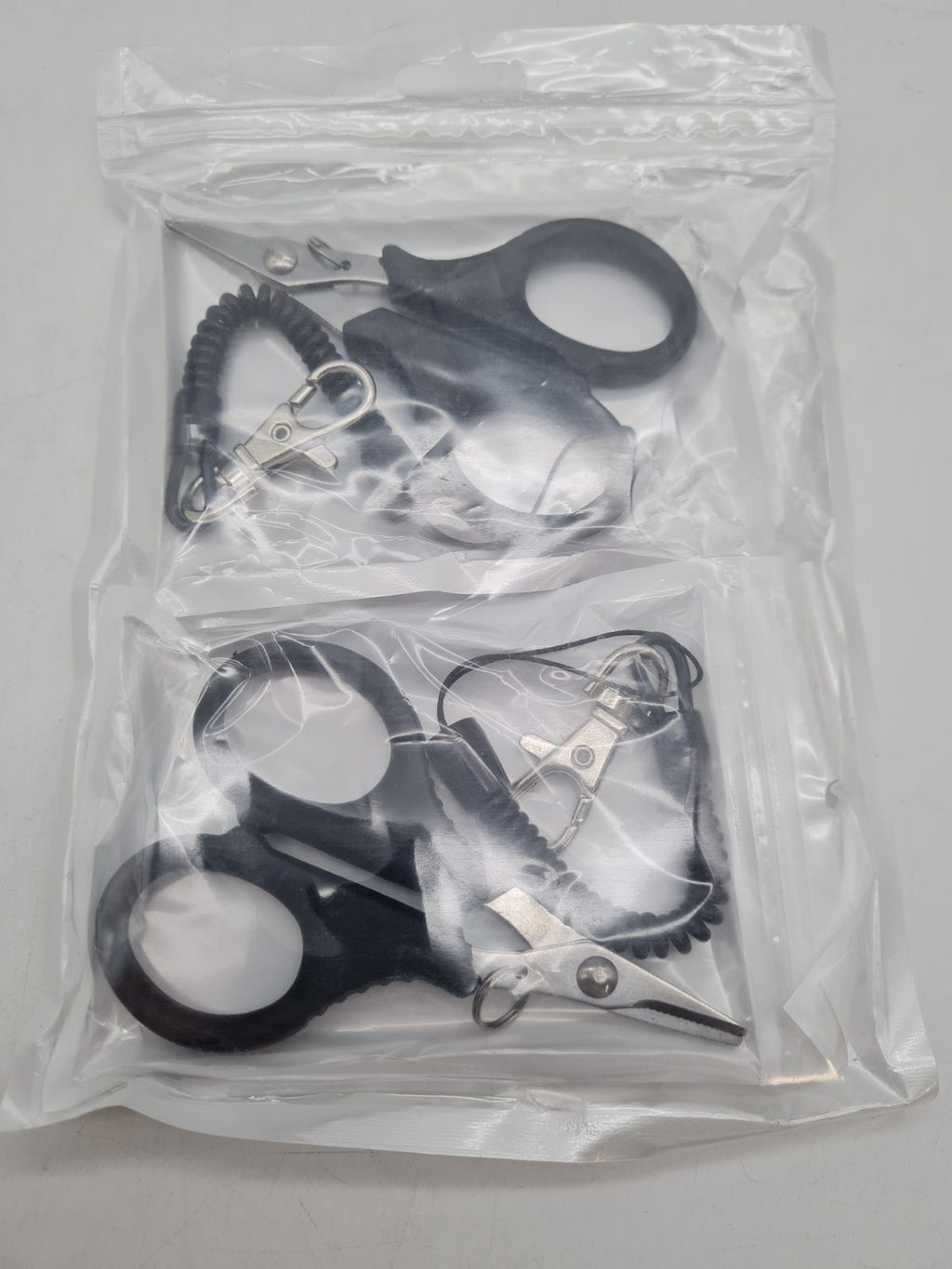 2-Piece Fishing Scissors Set with Retractable Clips â€” photograph 1