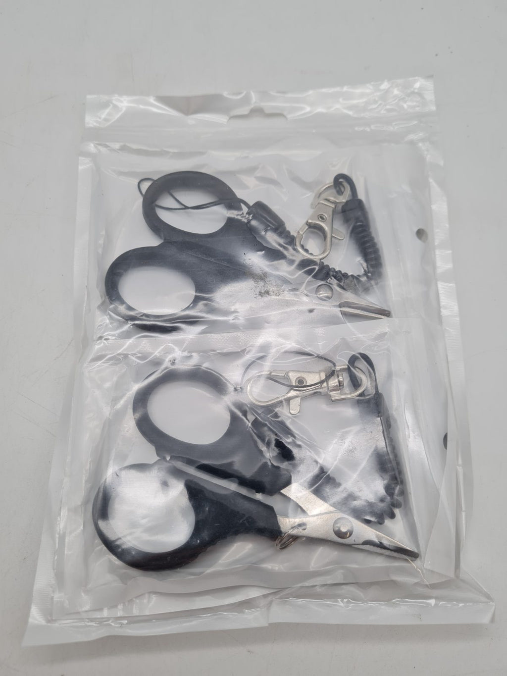 2-Piece Fishing Scissors Set with Retractable Clips â€” photograph 1