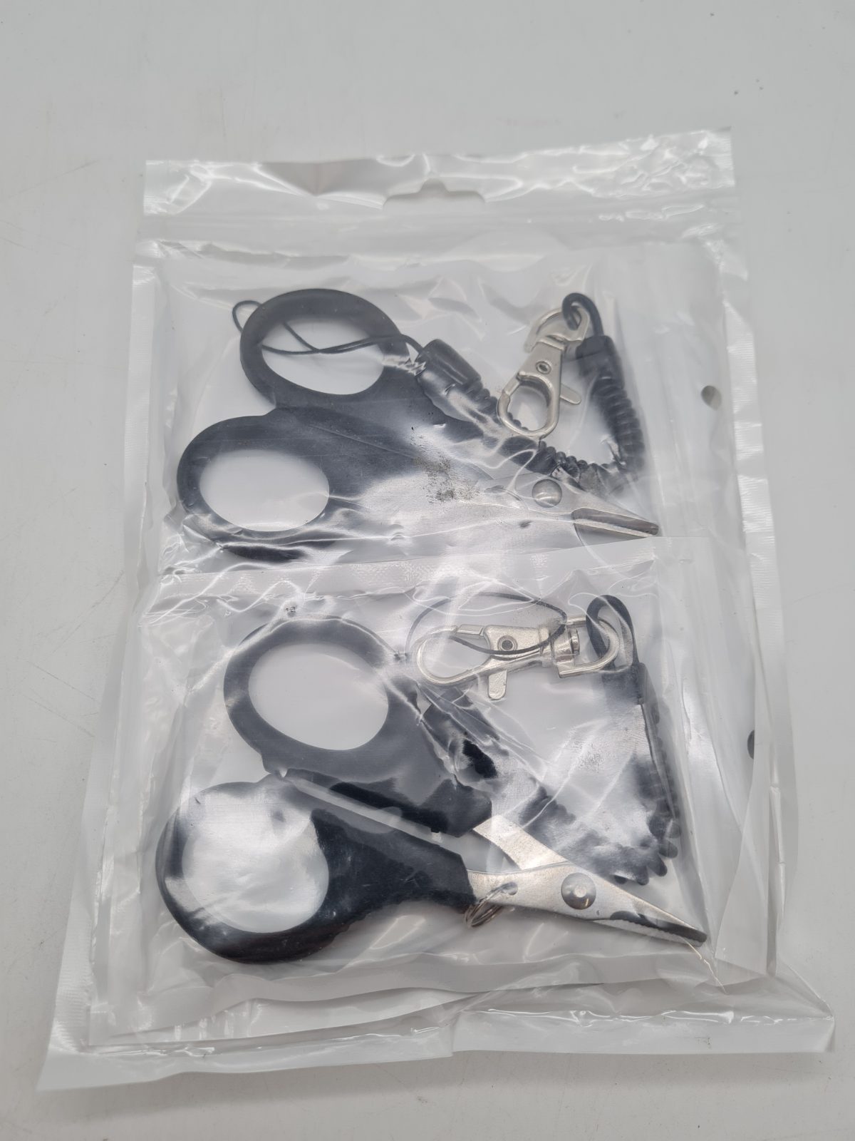 2-Piece Fishing Scissors Set with Retractable Clips â€” photograph 1