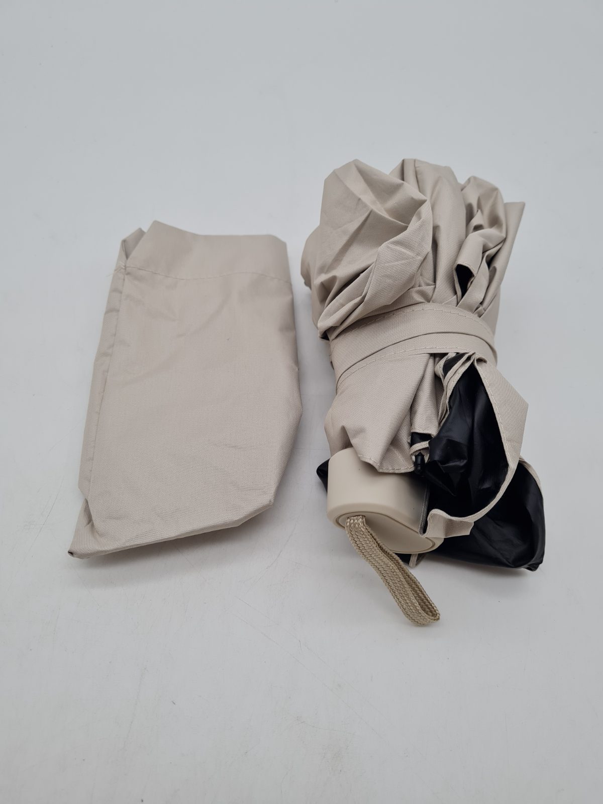 Compact Folding Umbrella â€” photograph 1