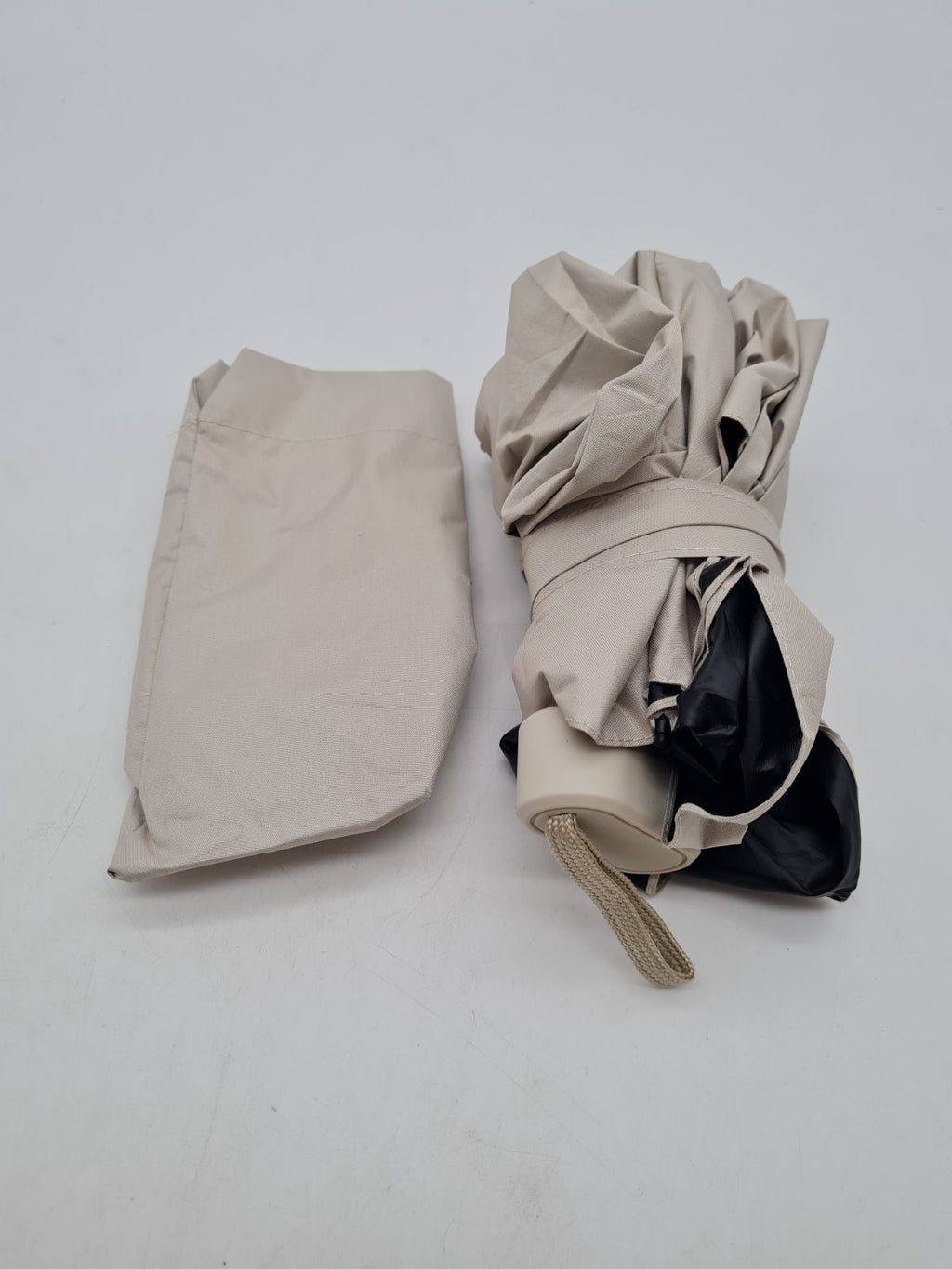 Compact Folding Umbrella â€” photograph 1