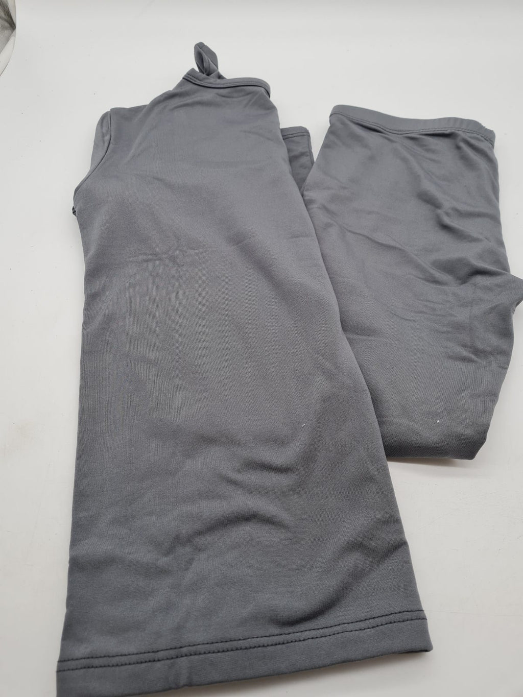 Ultra Long-Sleeve Base Layer Top and Leggings Set â€” photograph 1