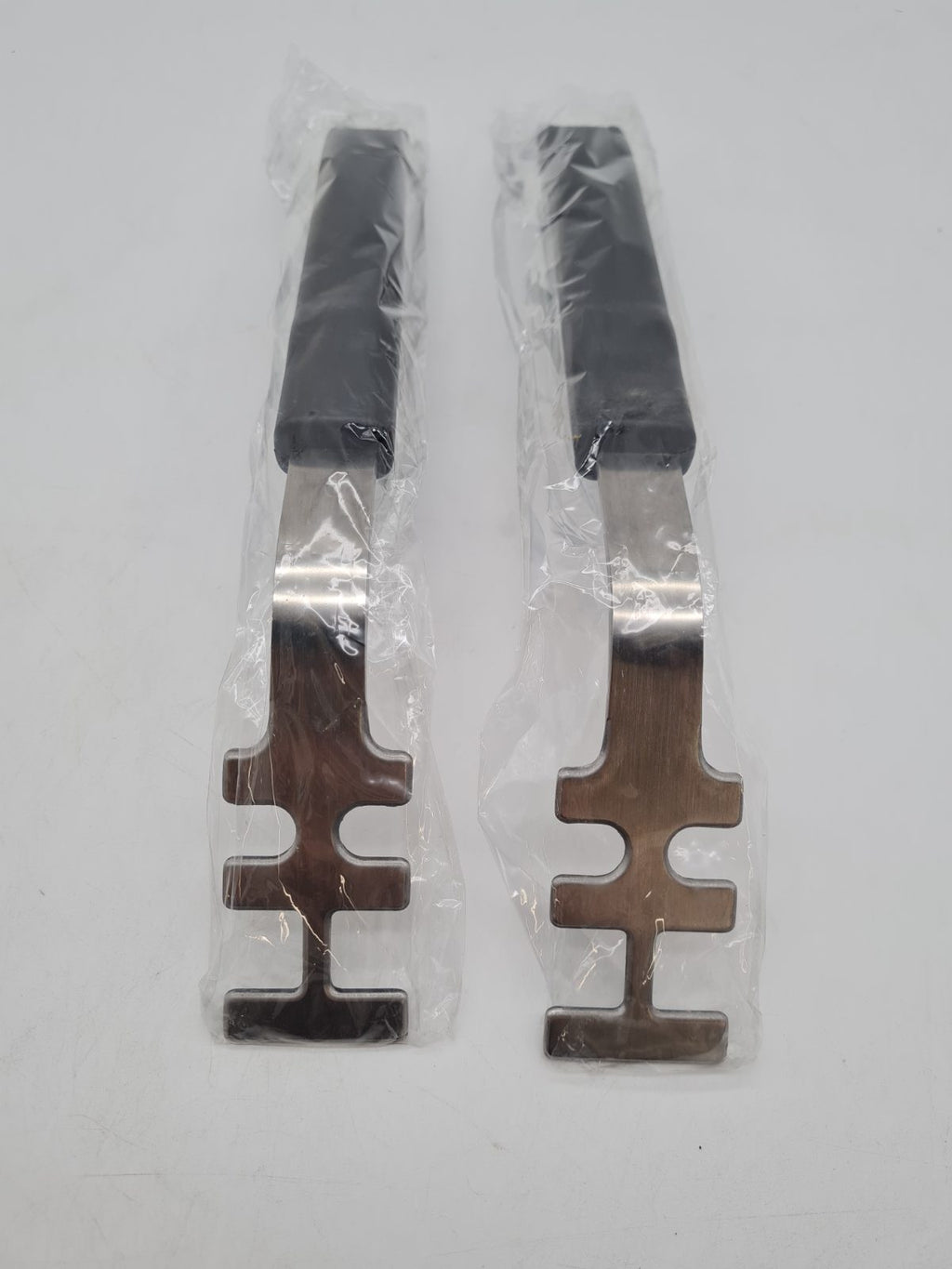 Pair of Hot Dish Grippers â€” photograph 2