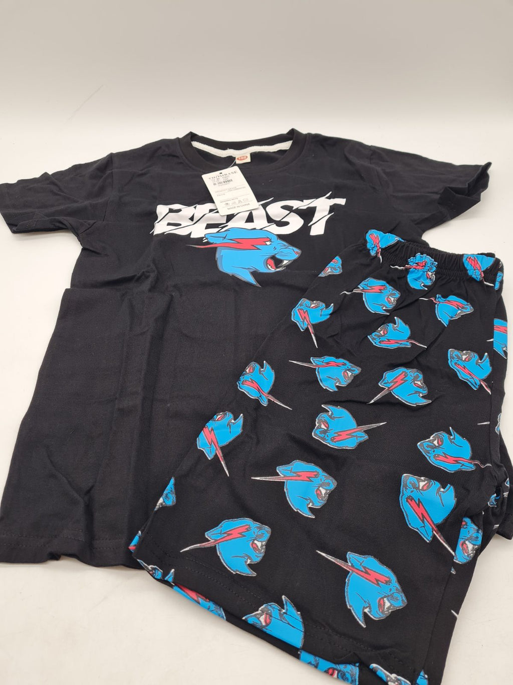 Children's  Beast Graphic T-Shirt and Shorts Set Size 150 â€” photograph 1