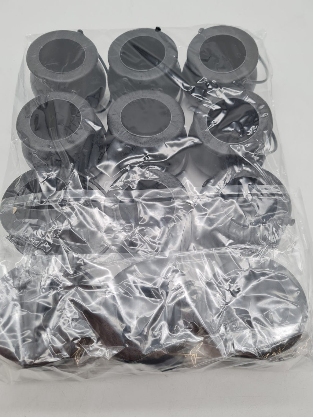 Set of 12 Mini Halloween Cauldron Containers â€” photograph 1