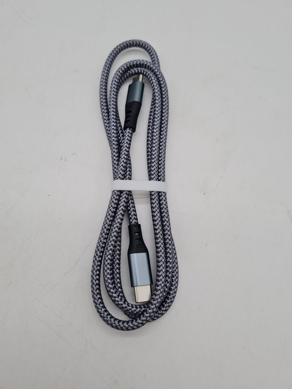 USB-C to Micro-USB Cable â€” photograph 1
