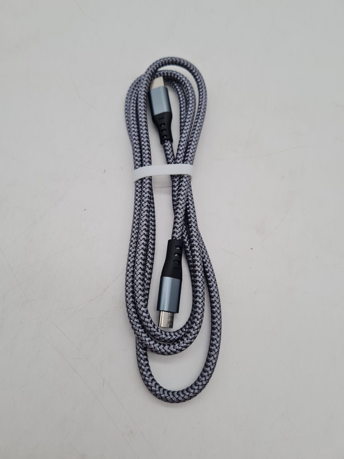 USB-C to Micro-USB Cable â€” photograph 2