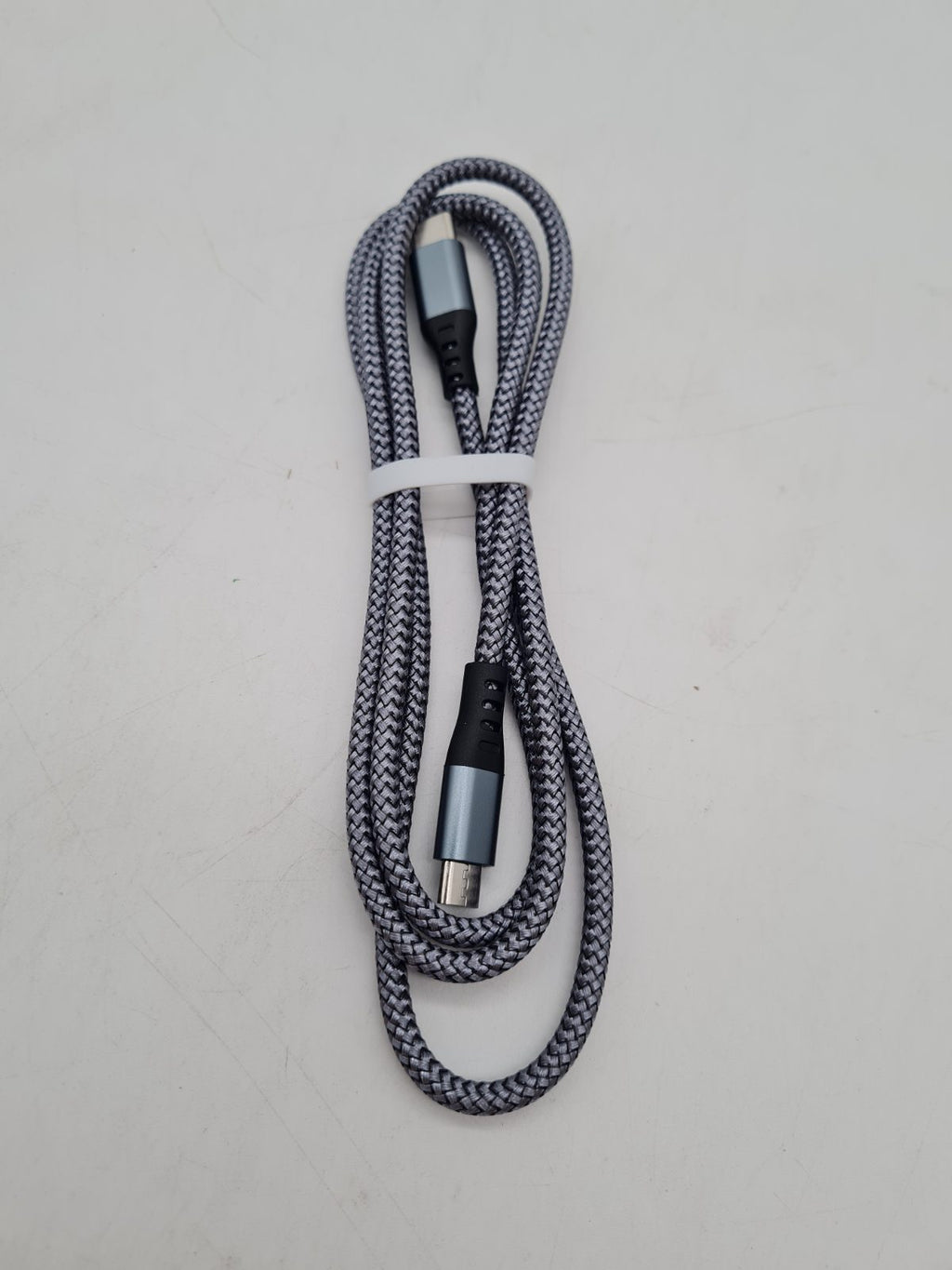 USB-C to Micro-USB Cable â€” photograph 2