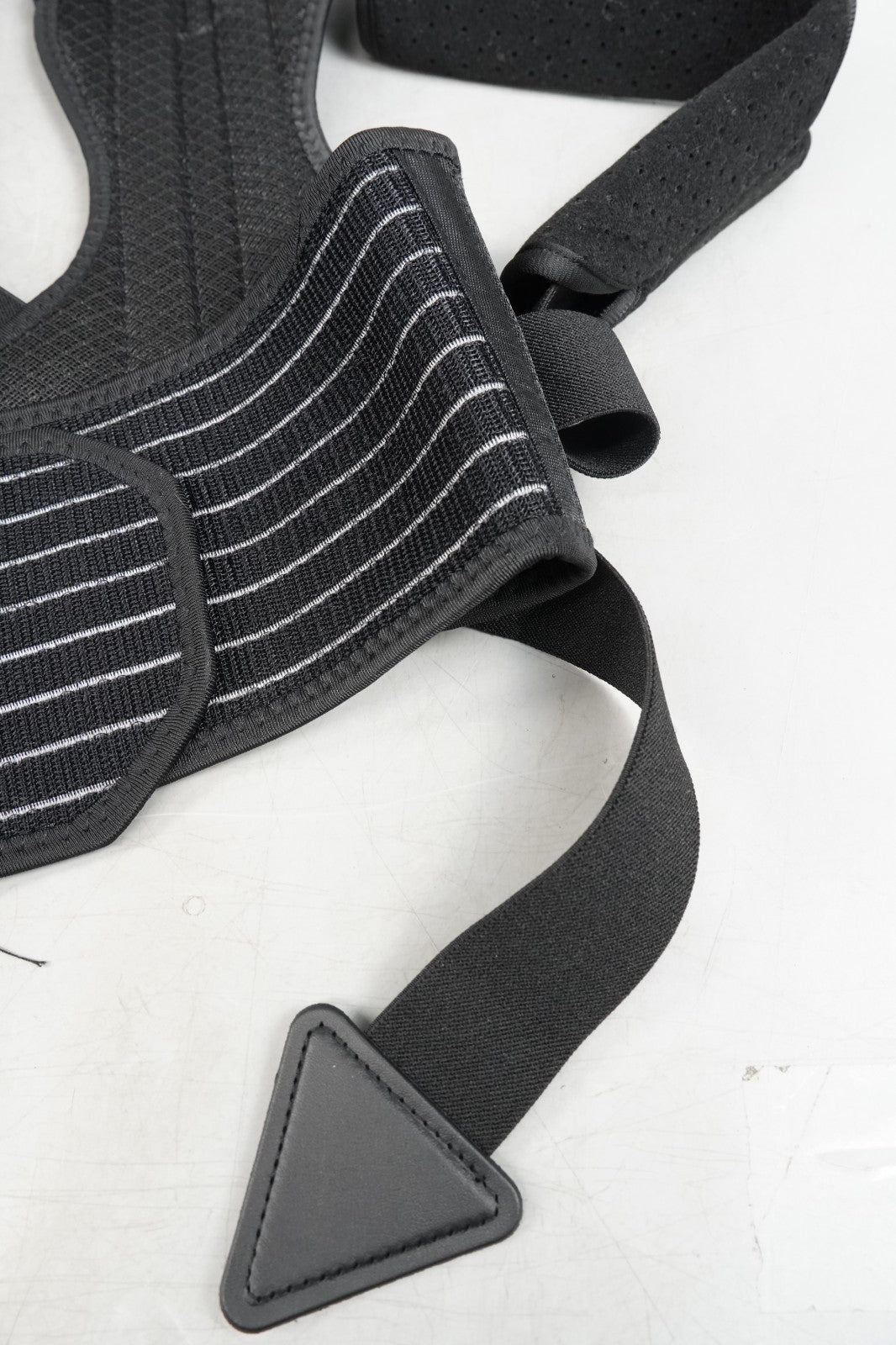 Posture Corrector Adjustable Back Brace Back Support Belt (M, Waist 35'- 47')