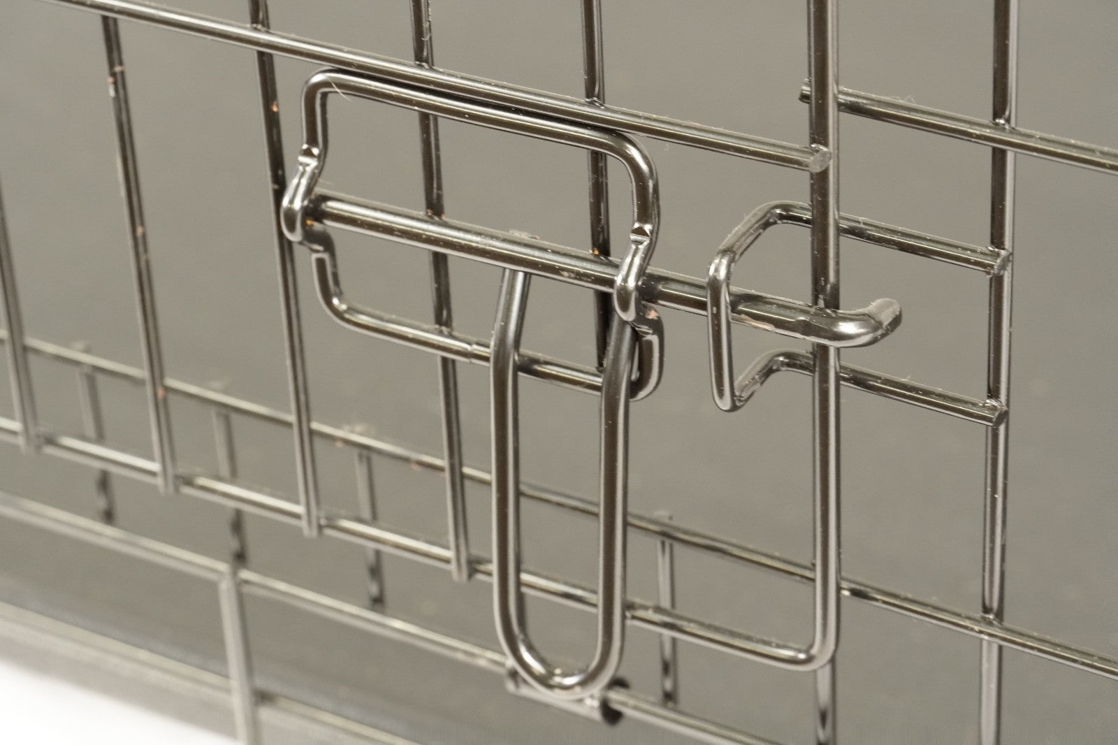 Extra Large Pet Cage Puppy Crate Carrier Double Door 42 in Black - FAULTY