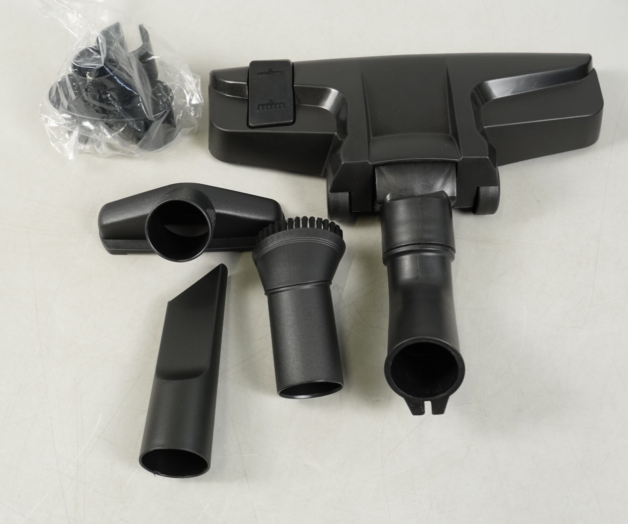 Cylinder Vacuum Cleaner 700W Bagless