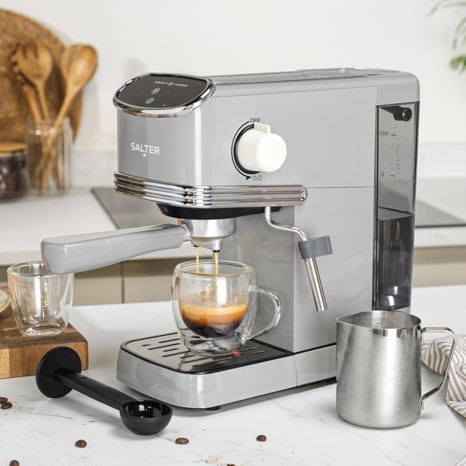 Espresso machine with digital LED display Salter with milk frothing wand