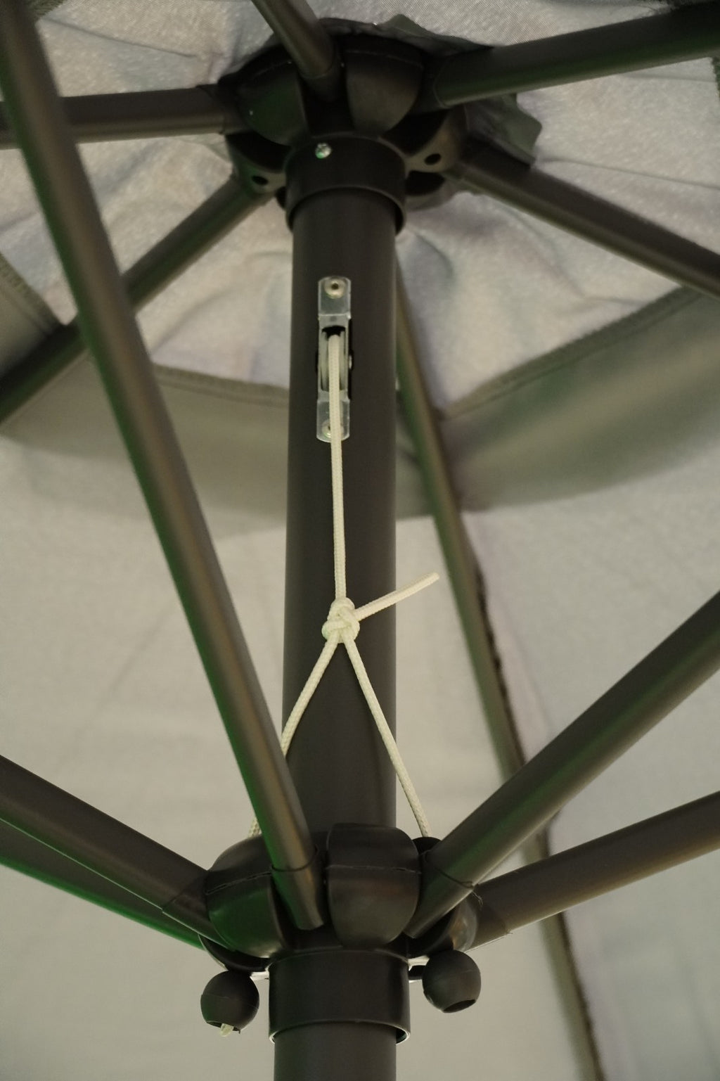 2.5M Grey Garden Parasol Sun Shade Umbrella SunDazeCrank Handle Tilt Mechanism