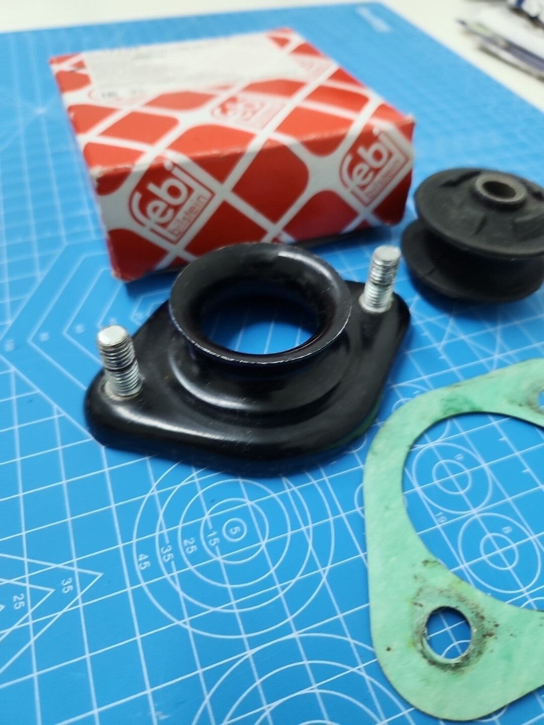 BMW Top Strut Mounting Rear Febi Quality 33521092362 33521092362S1 33522241450