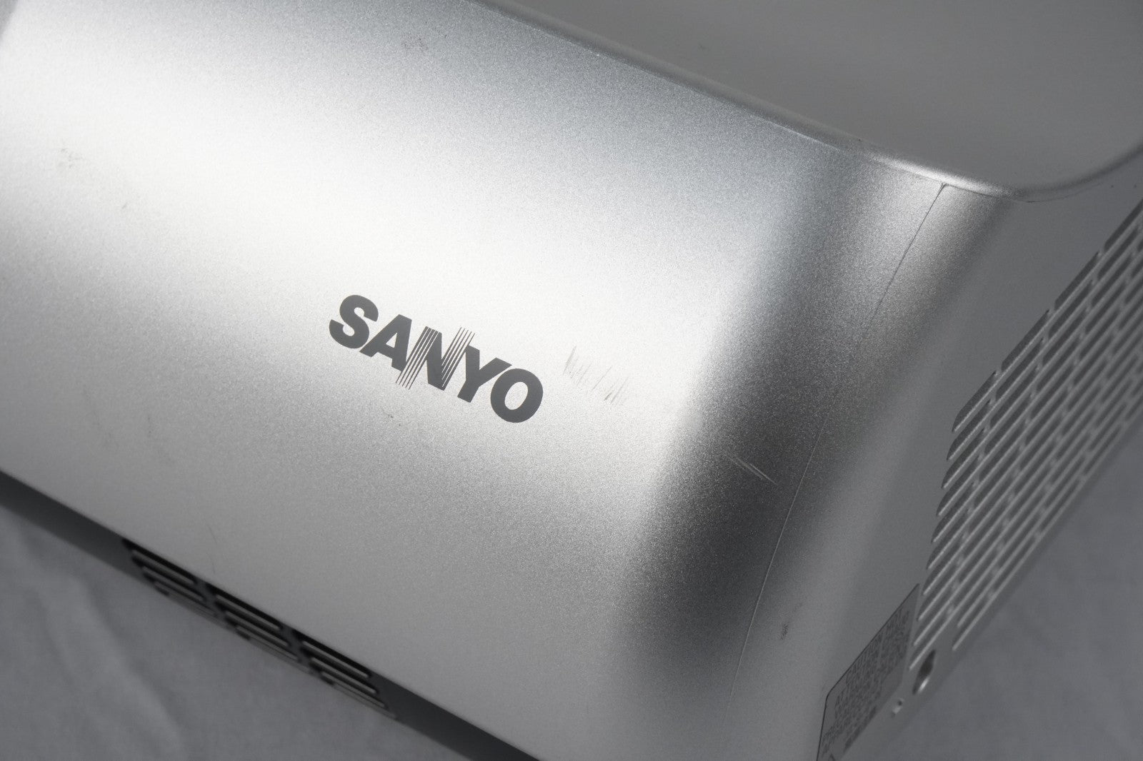 WXGA Projector SANYO PLC-WL2500 f Conference Room 743h Missing Filter Cover