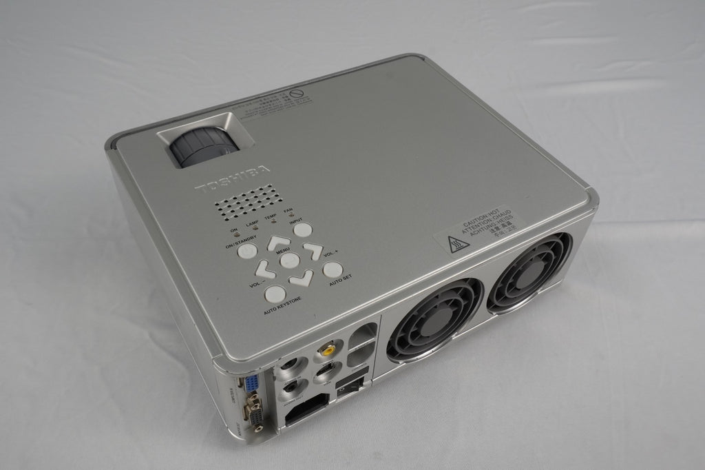 Toshiba TDP-D1 Portable Projector XGA ONLY 92h Lamp Time w case remote CD cables