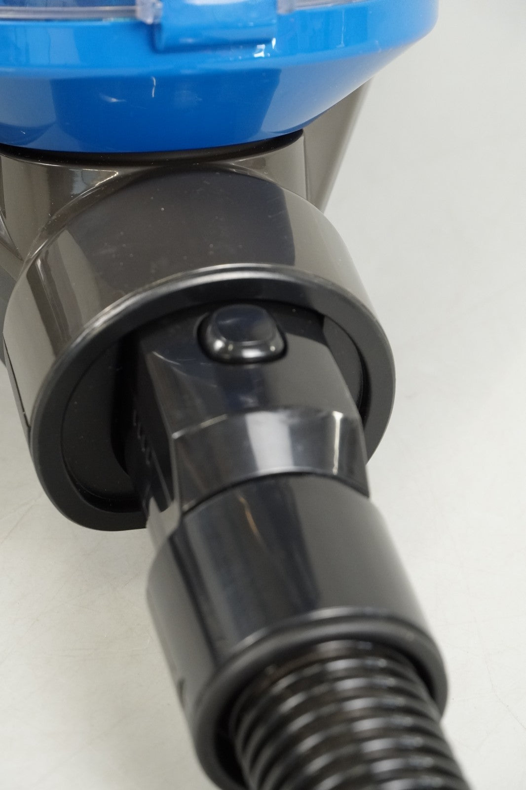 Cylinder Vacuum Cleaner 700W Bagless