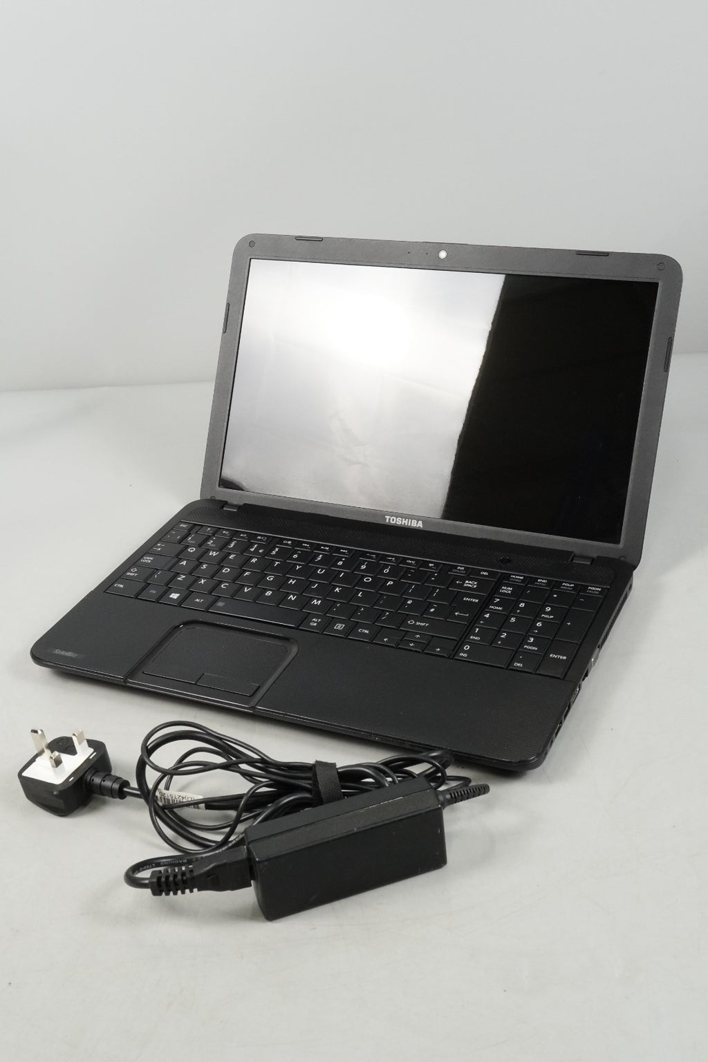 Toshiba Satellite C850-1D2, Pentium B960 Dual Core 2.20 GHz, 4GB Ram, 128GB SSD