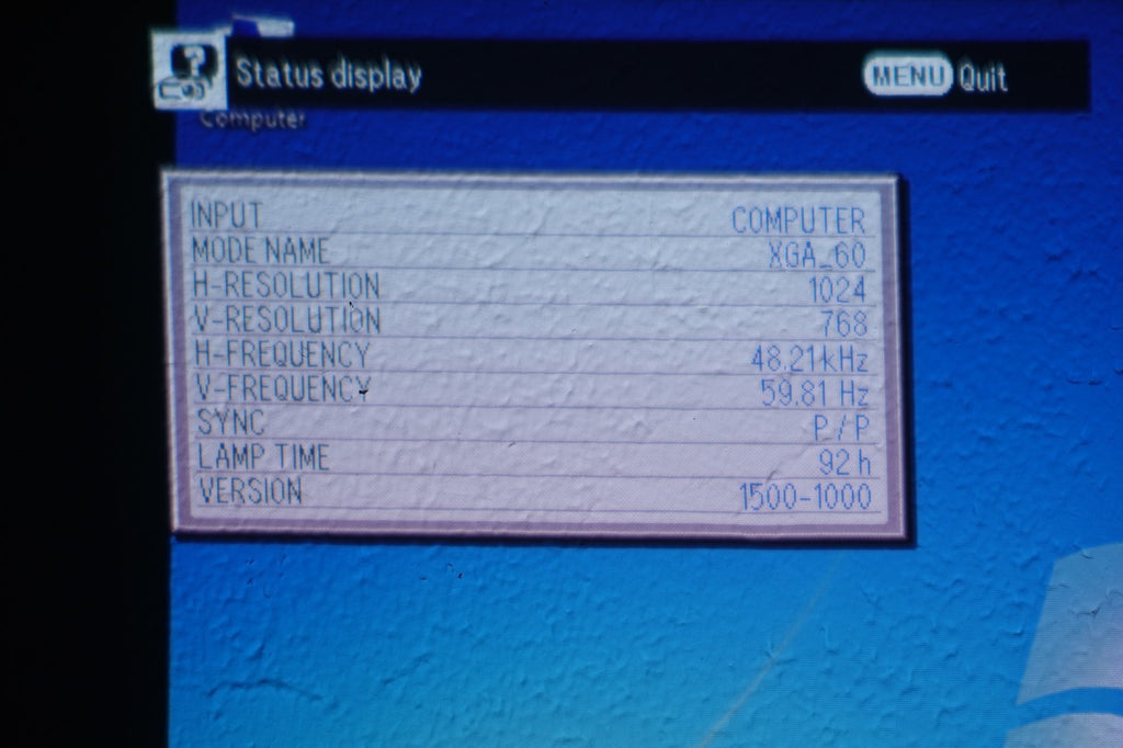 Toshiba TDP-D1 Portable Projector XGA ONLY 92h Lamp Time w case remote CD cables