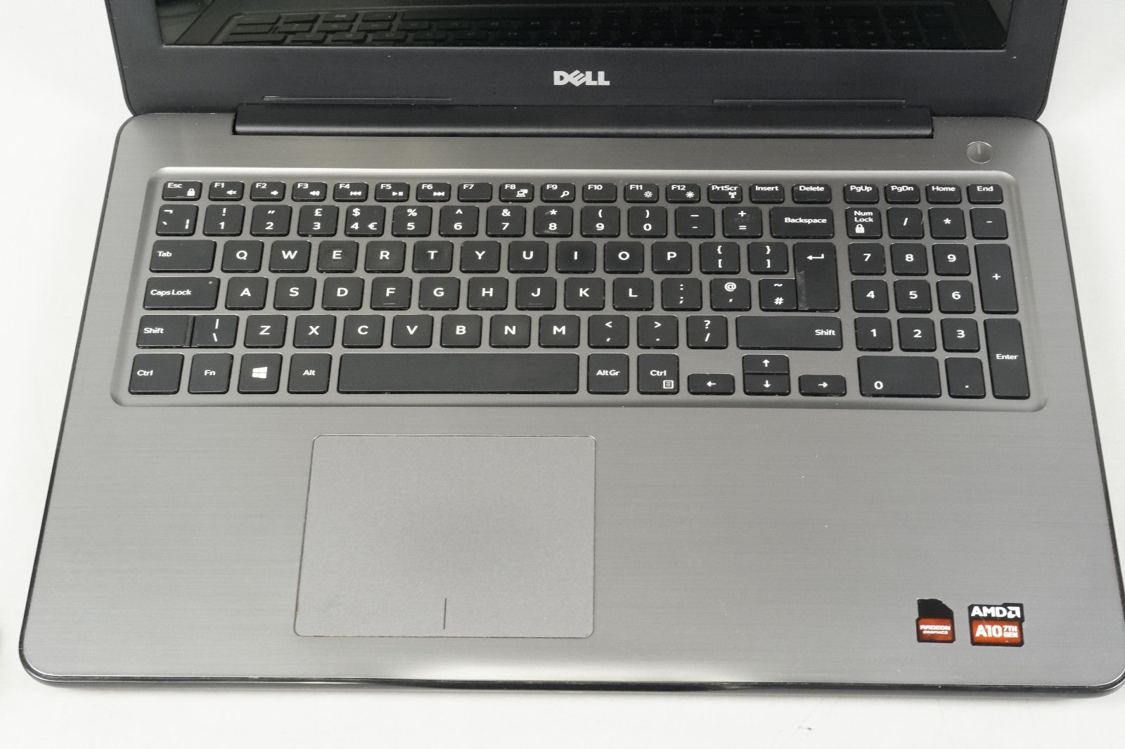 Laptop Dell Inspiron P66F AMD A10 9600P RADEON R5 2.4GHz 8GB RAM 256GB SSD