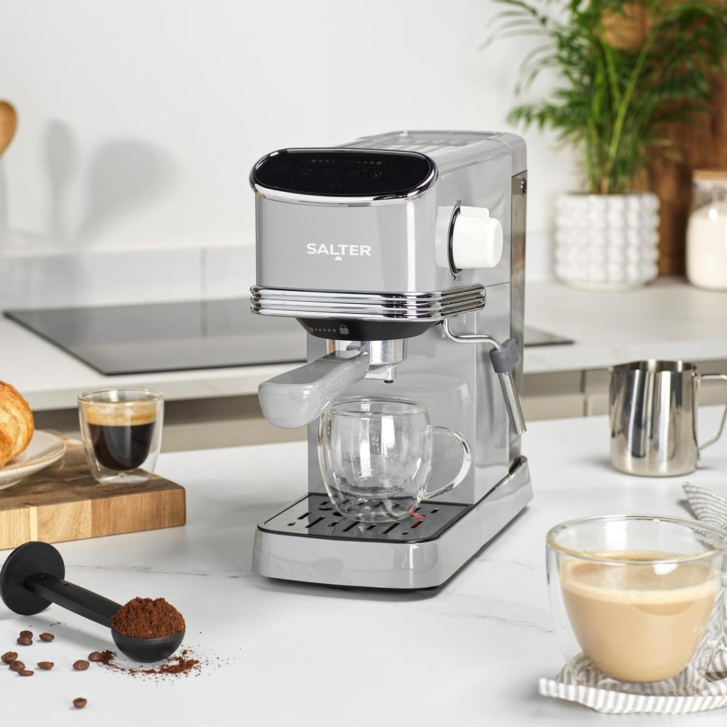 Espresso machine with digital LED display Salter with milk frothing wand