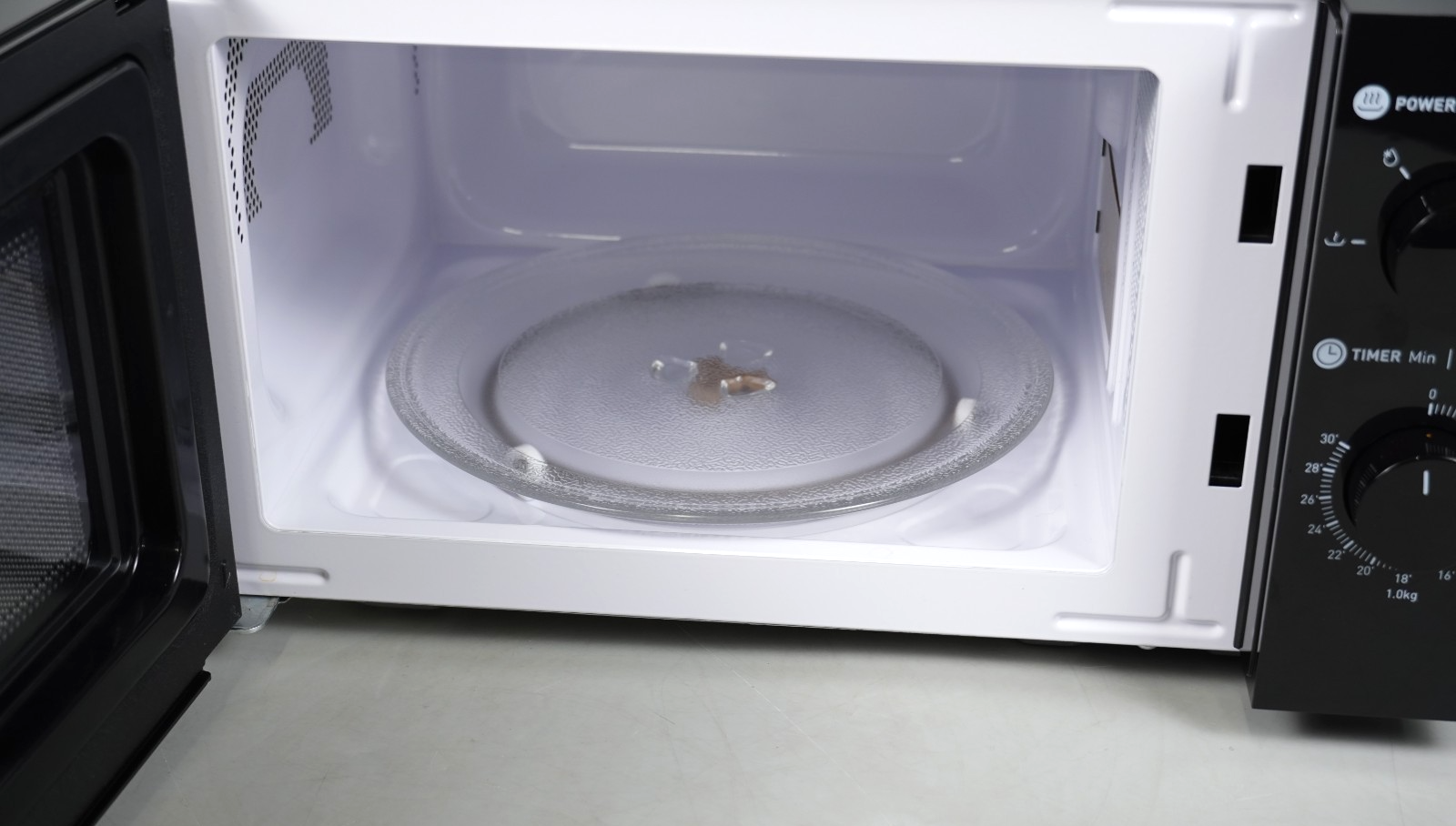 700W Microwave Manual Black 17 Litre Haden