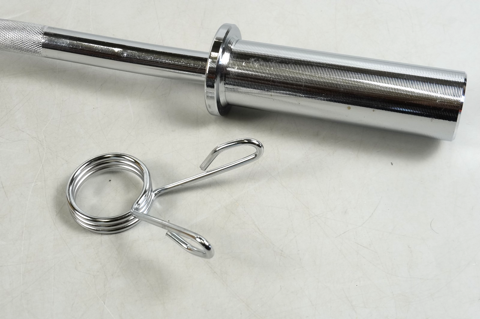 Curl Bar Weight Lifting Barbell Bar with Non-Slip Hand Grip and 2 Spring Collars