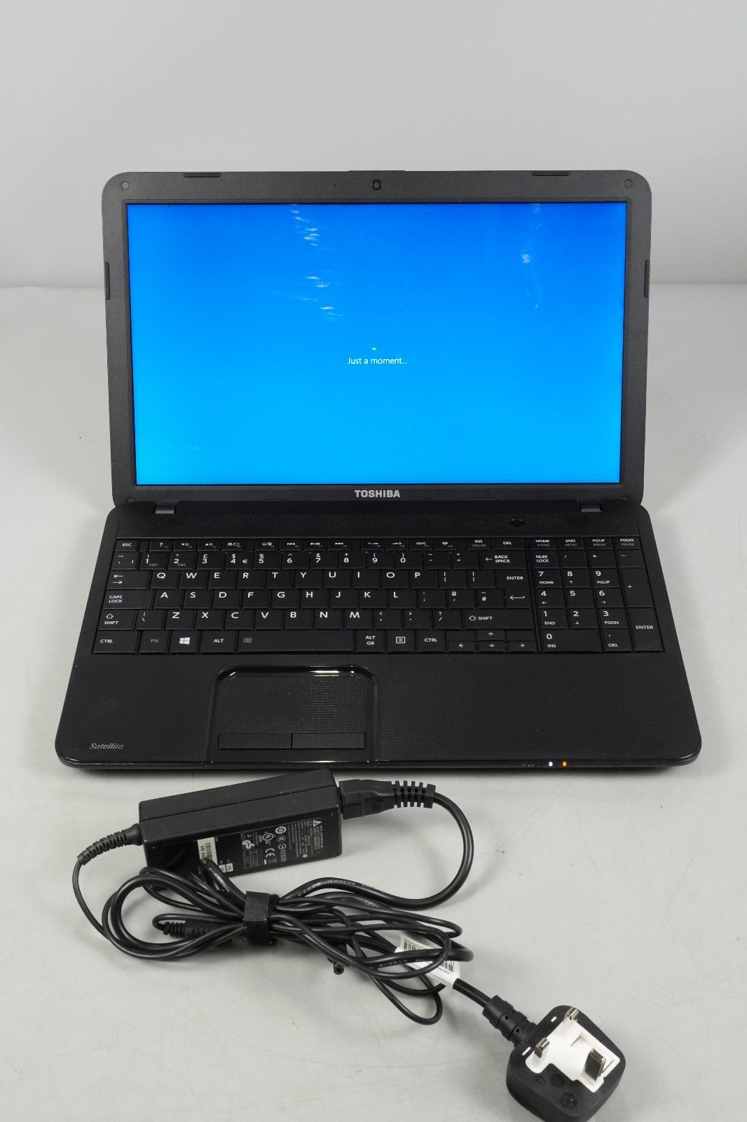Toshiba Satellite C850-1D2, Pentium B960 Dual Core 2.20 GHz, 4GB Ram, 128GB SSD