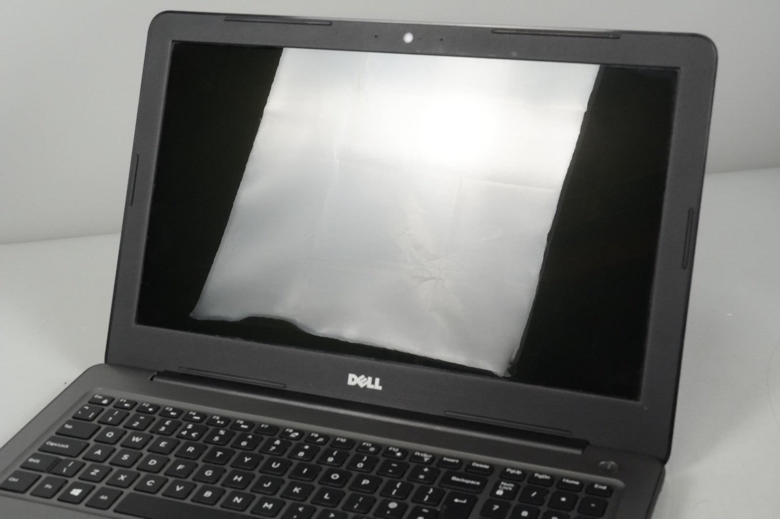 Laptop Dell Inspiron P66F AMD A10 9600P RADEON R5 2.4GHz 8GB RAM 256GB SSD