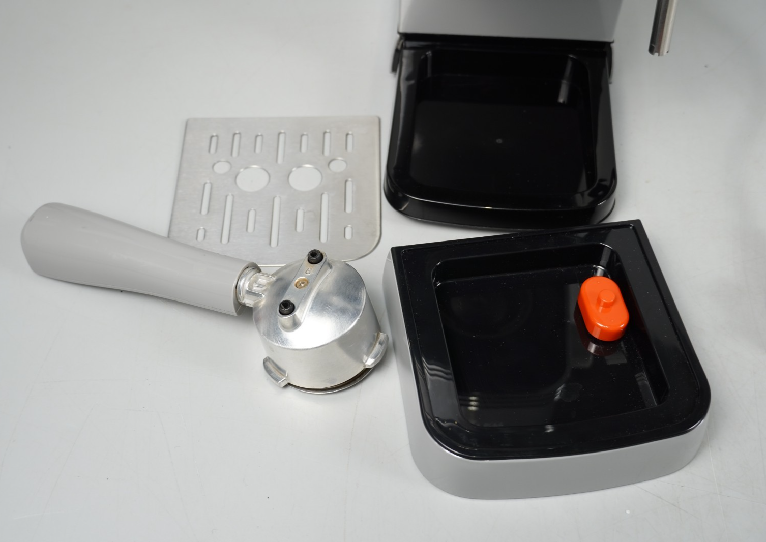 Espresso machine with digital LED display Salter with milk frothing wand