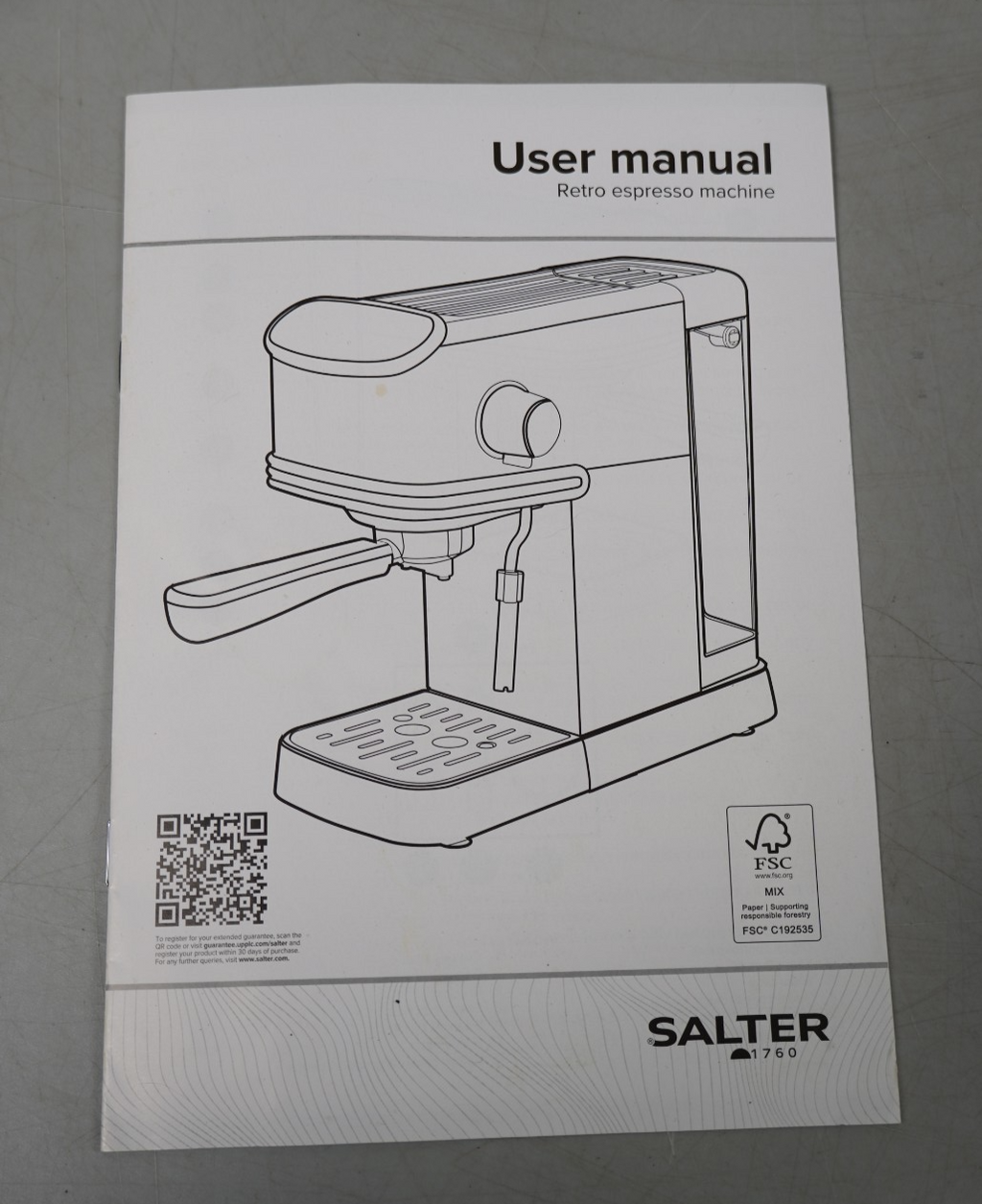 Espresso machine with digital LED display Salter with milk frothing wand