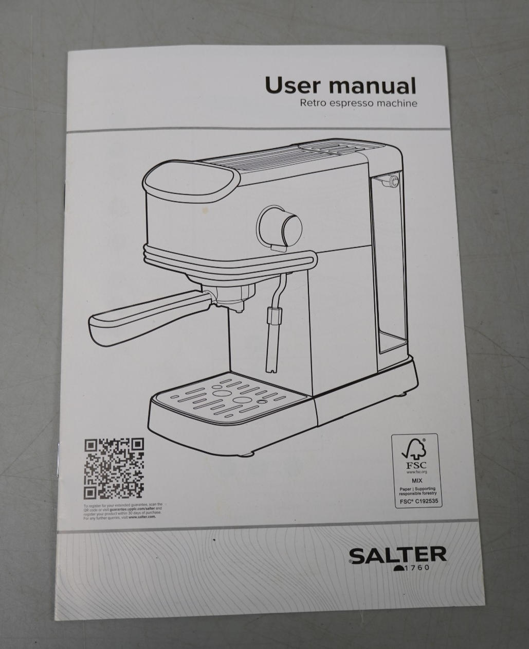 Espresso machine with digital LED display Salter with milk frothing wand