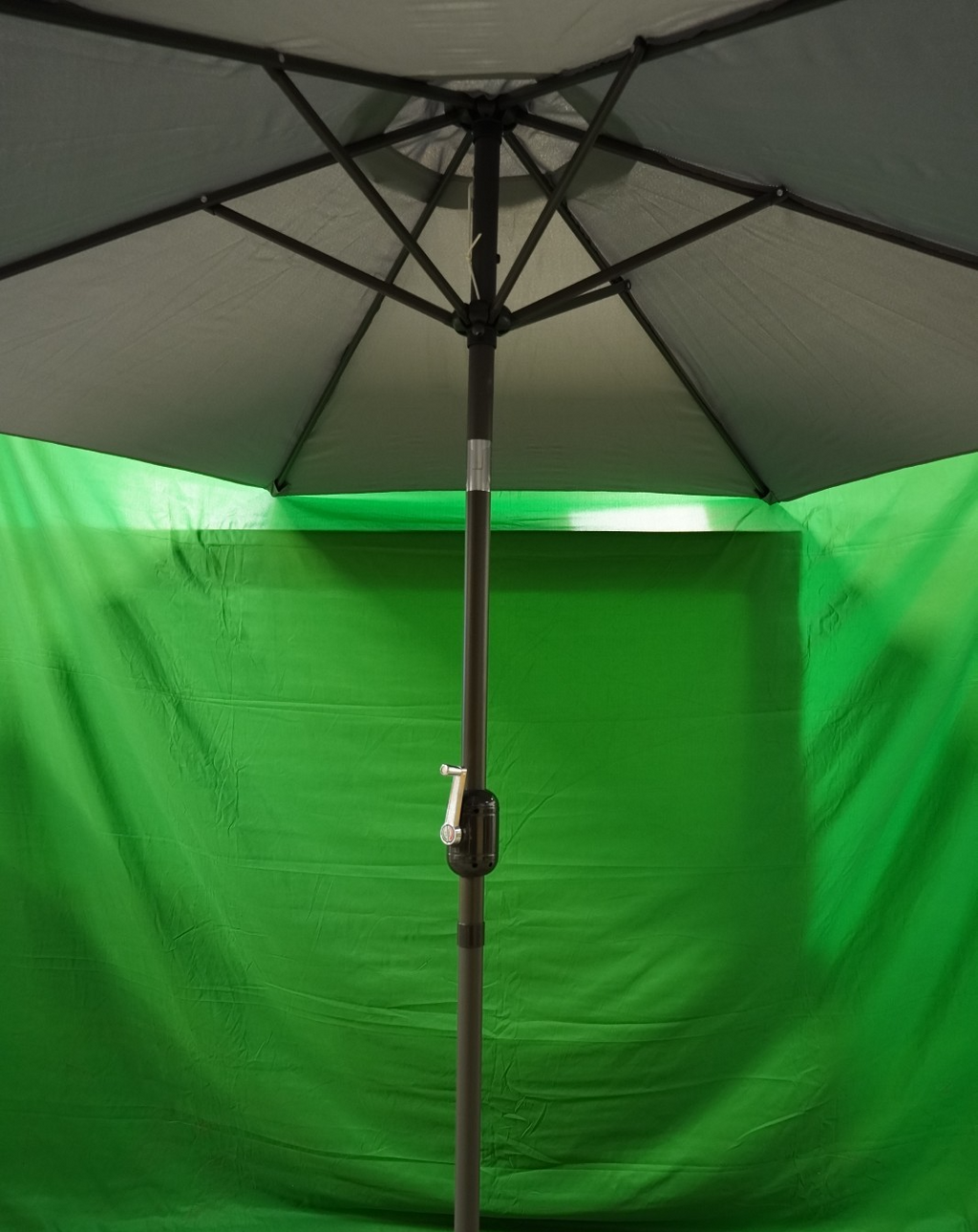 2.5M Grey Garden Parasol Sun Shade Umbrella SunDazeCrank Handle Tilt Mechanism