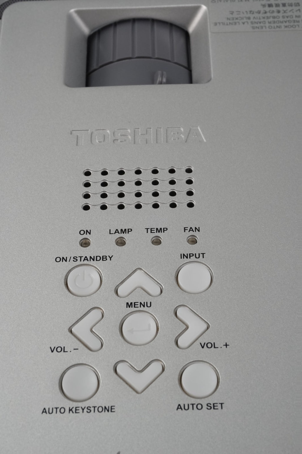 Toshiba TDP-D1 Portable Projector XGA ONLY 92h Lamp Time w case remote CD cables