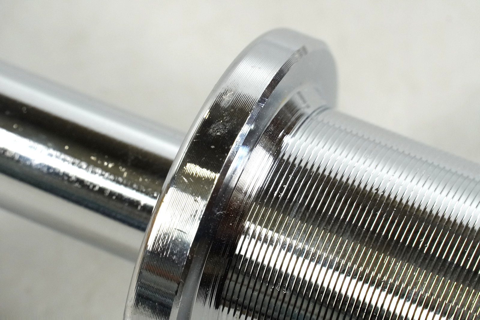 Curl Bar Weight Lifting Barbell Bar with Non-Slip Hand Grip and 2 Spring Collars