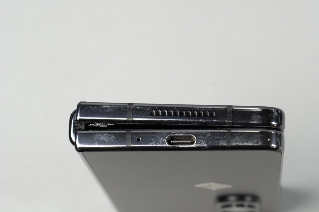 Samsung Galaxy Z Fold4 SM-F936B/DS - 256GB - Phantom Black (Unlocked)