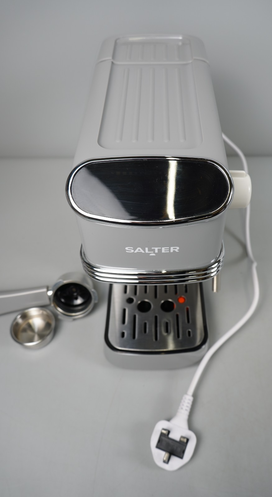 Espresso machine with digital LED display Salter with milk frothing wand