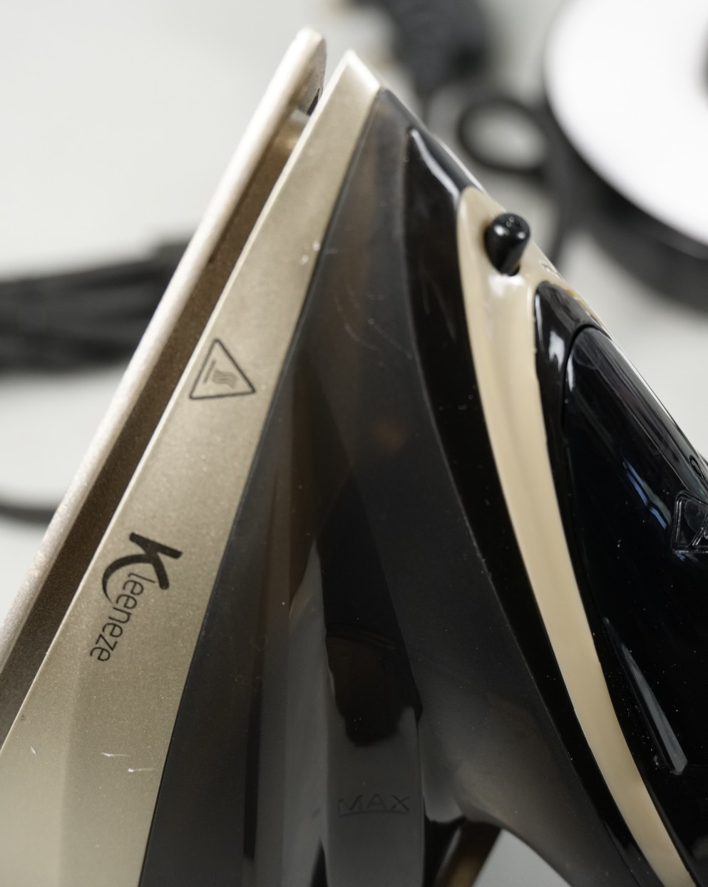 2 in 1 Steam Iron Cordless Kleeneze 2600 W