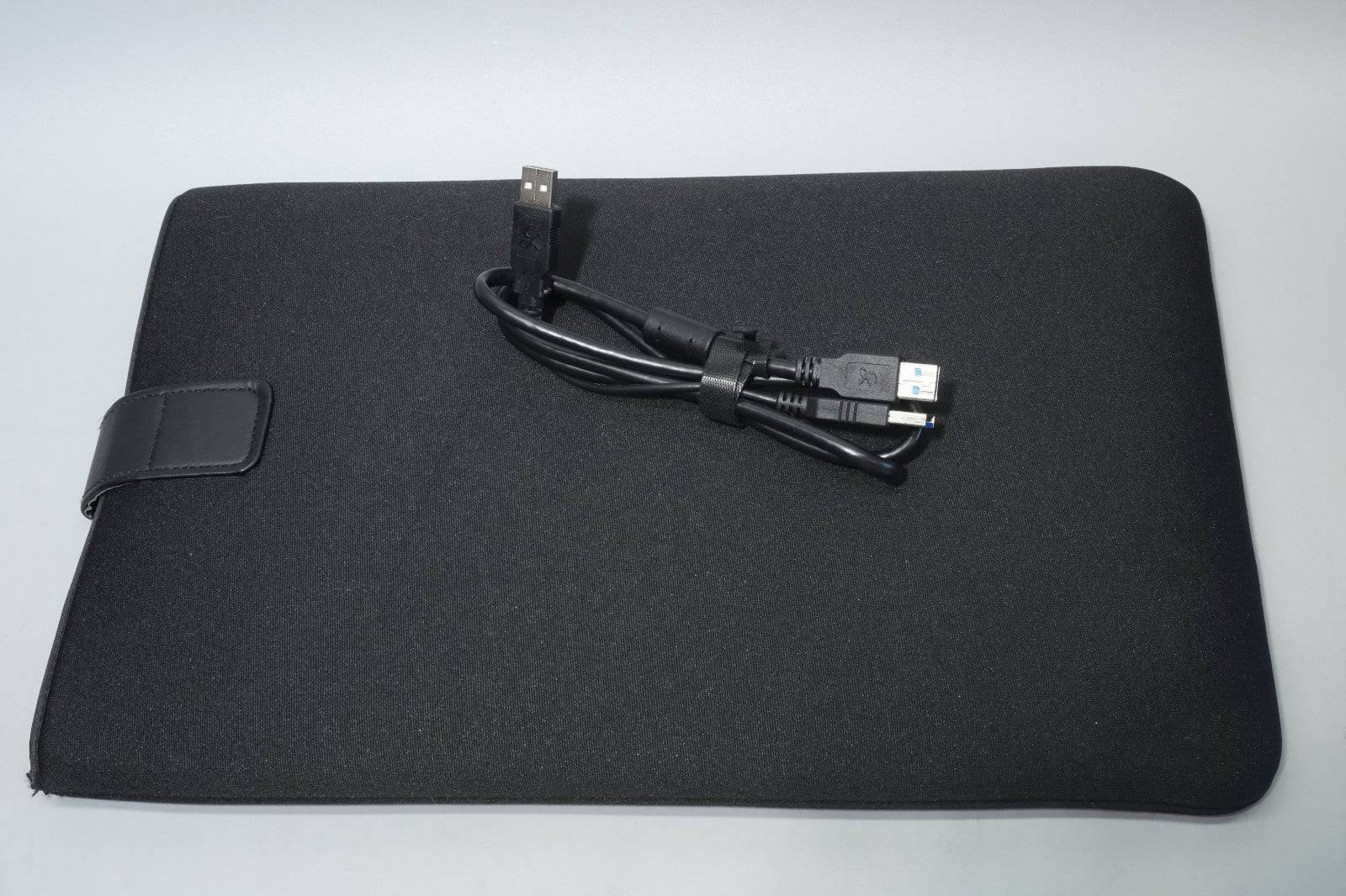 AOC Portable Monitor E1659FWU 15.6” USB 3.0 LED (156LM00005) USED w Carry Case