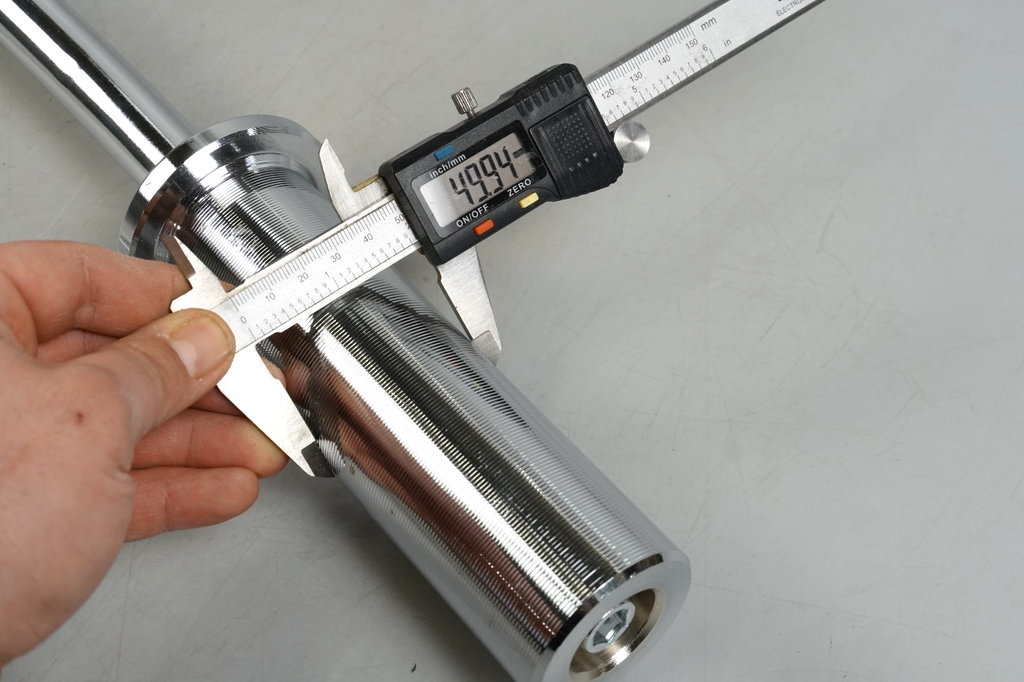 Curl Bar Weight Lifting Barbell Bar with Non-Slip Hand Grip and 2 Spring Collars