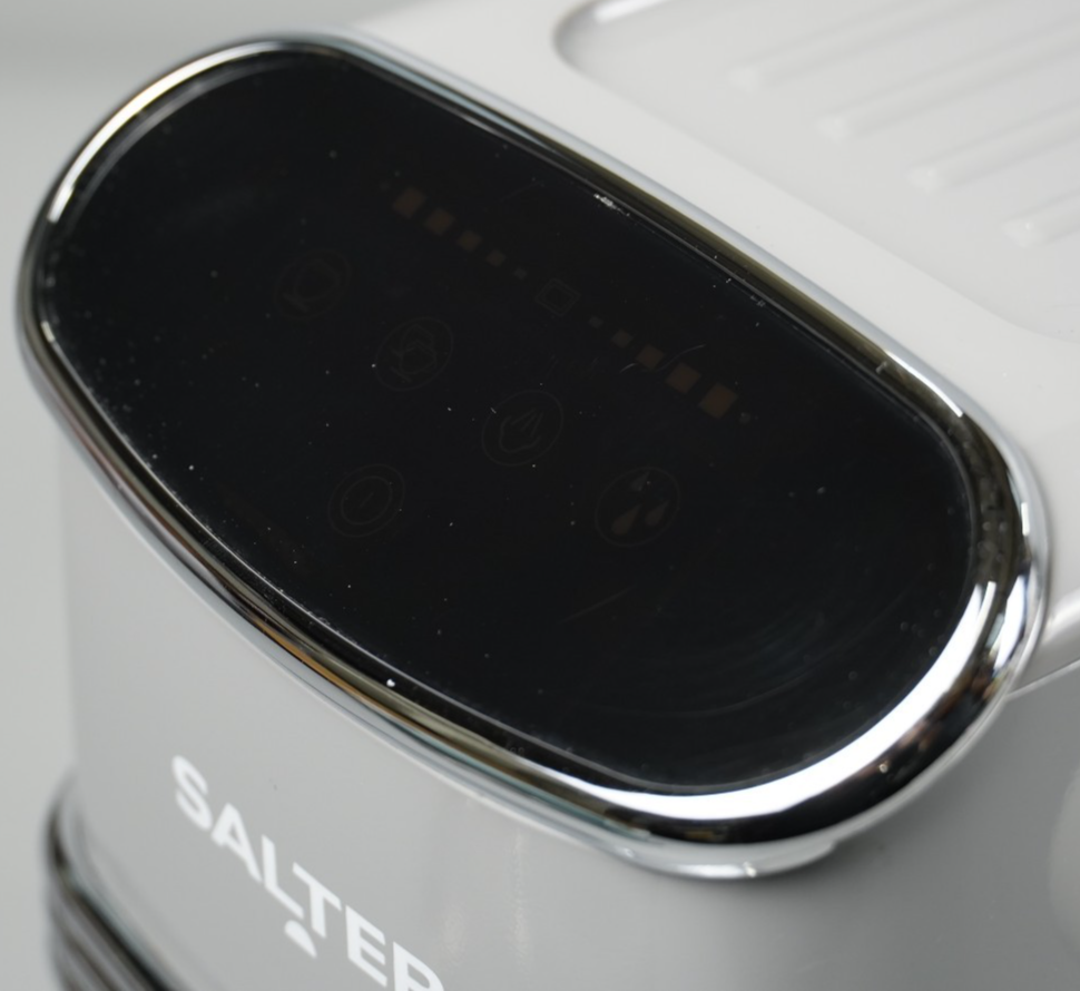 Espresso machine with digital LED display Salter with milk frothing wand